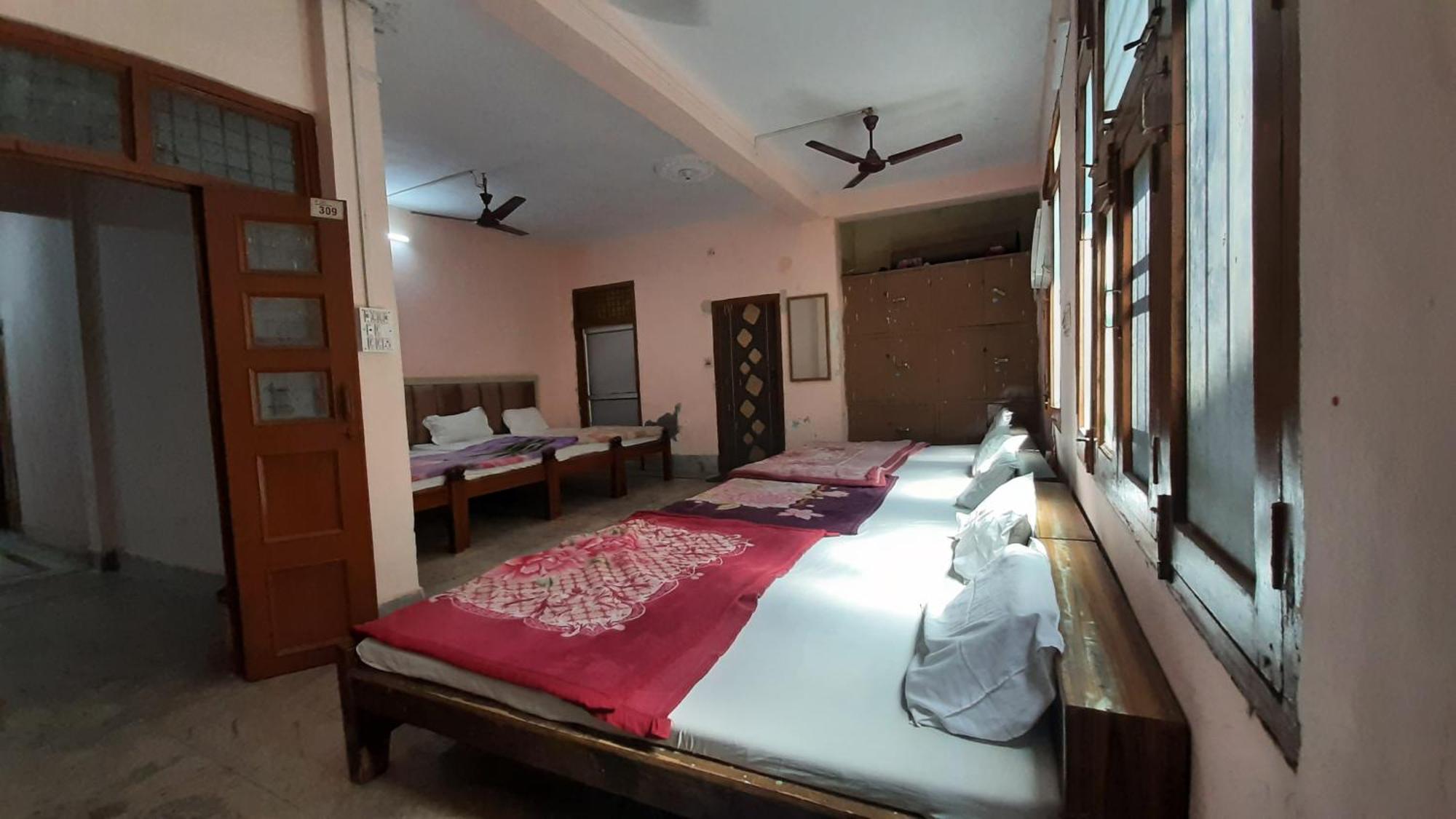 Subhadra Guest House Mathura Rum bild