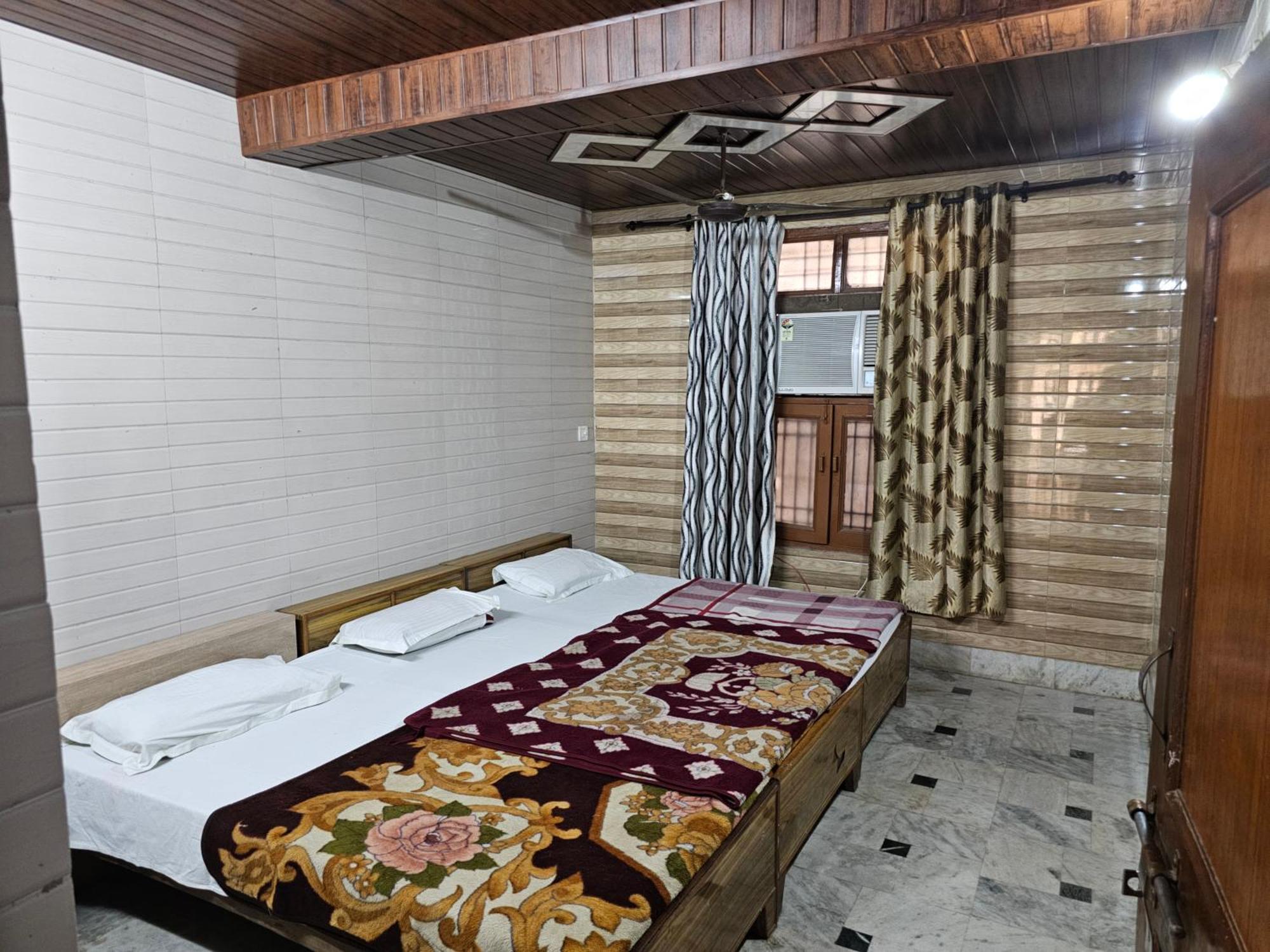 Subhadra Guest House Mathura Rum bild