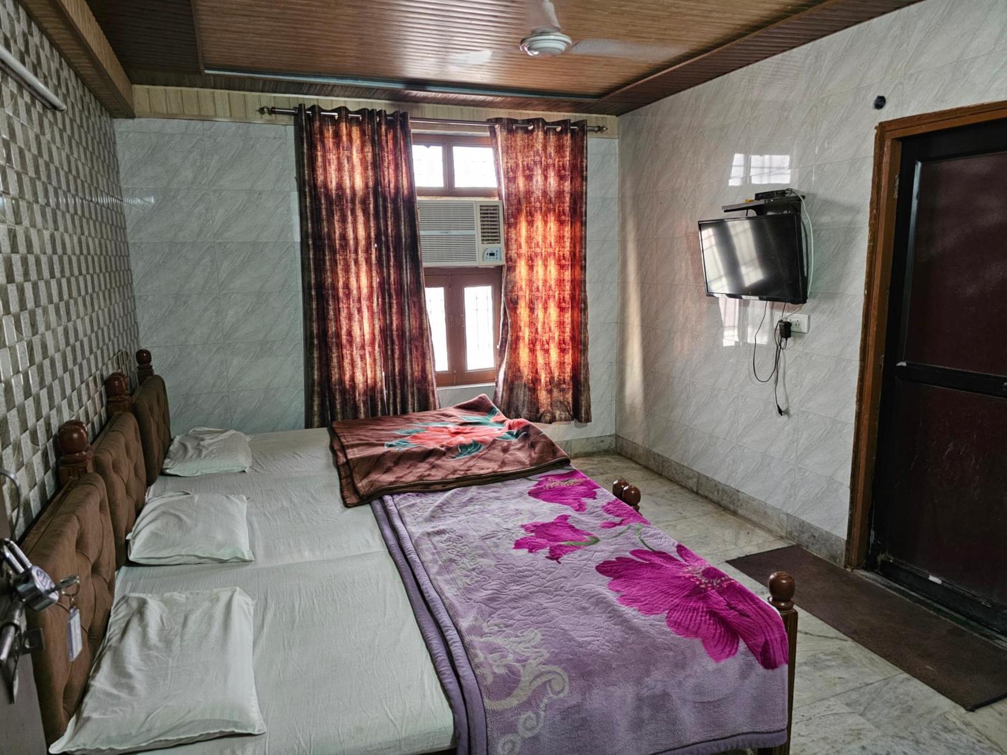 Subhadra Guest House Mathura Rum bild