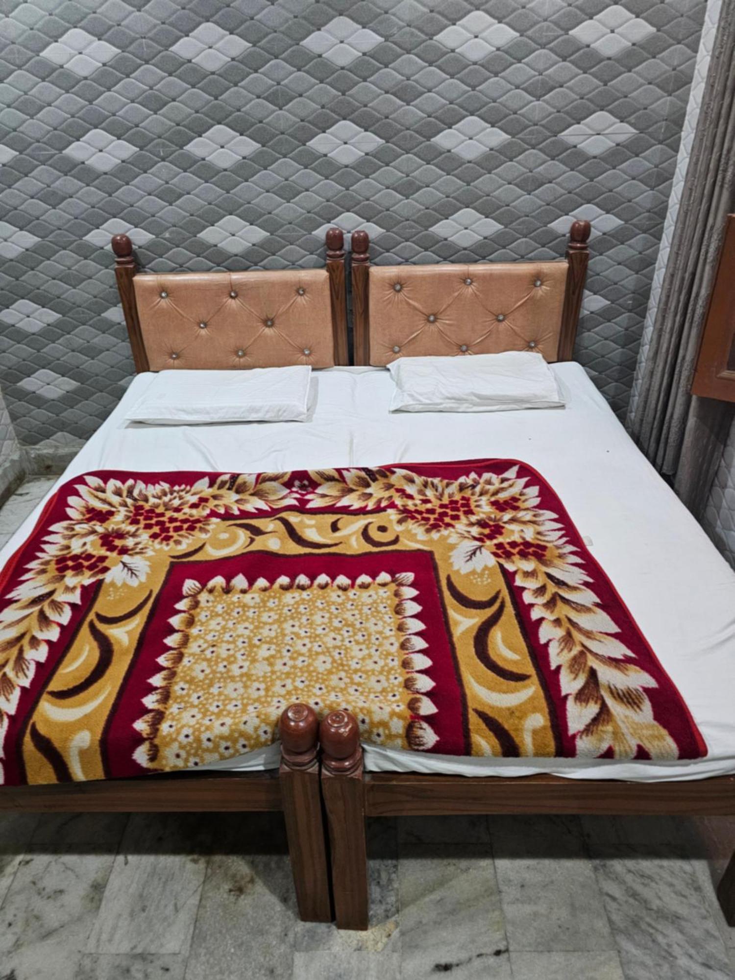 Subhadra Guest House Mathura Rum bild
