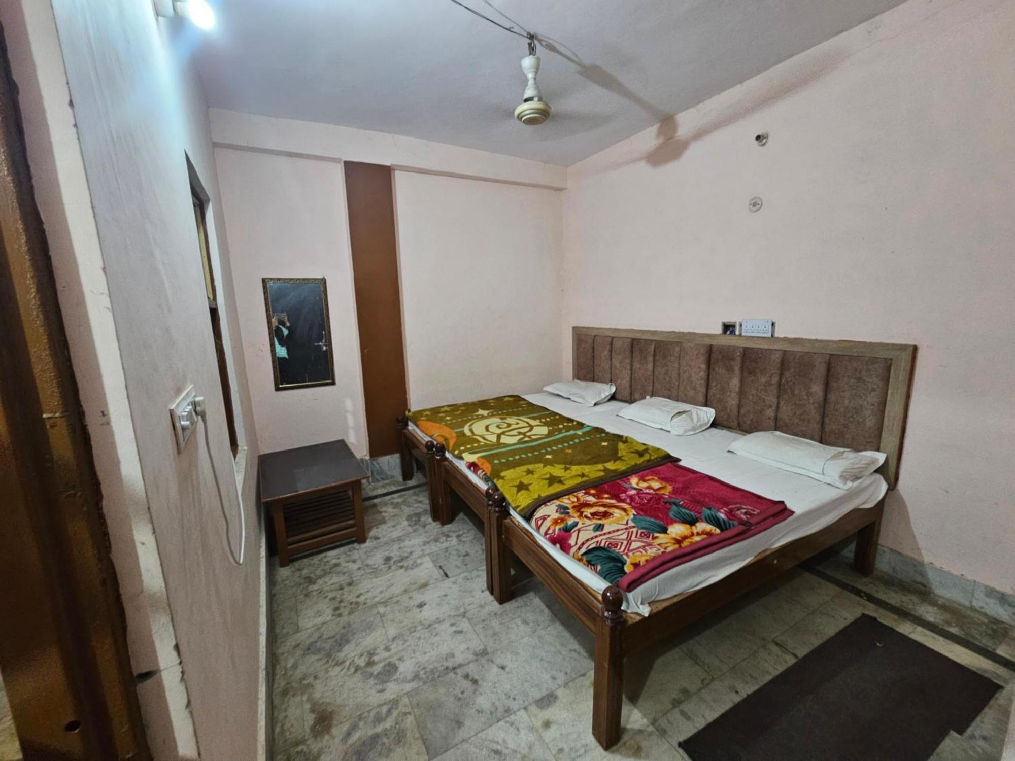 Subhadra Guest House Mathura Rum bild