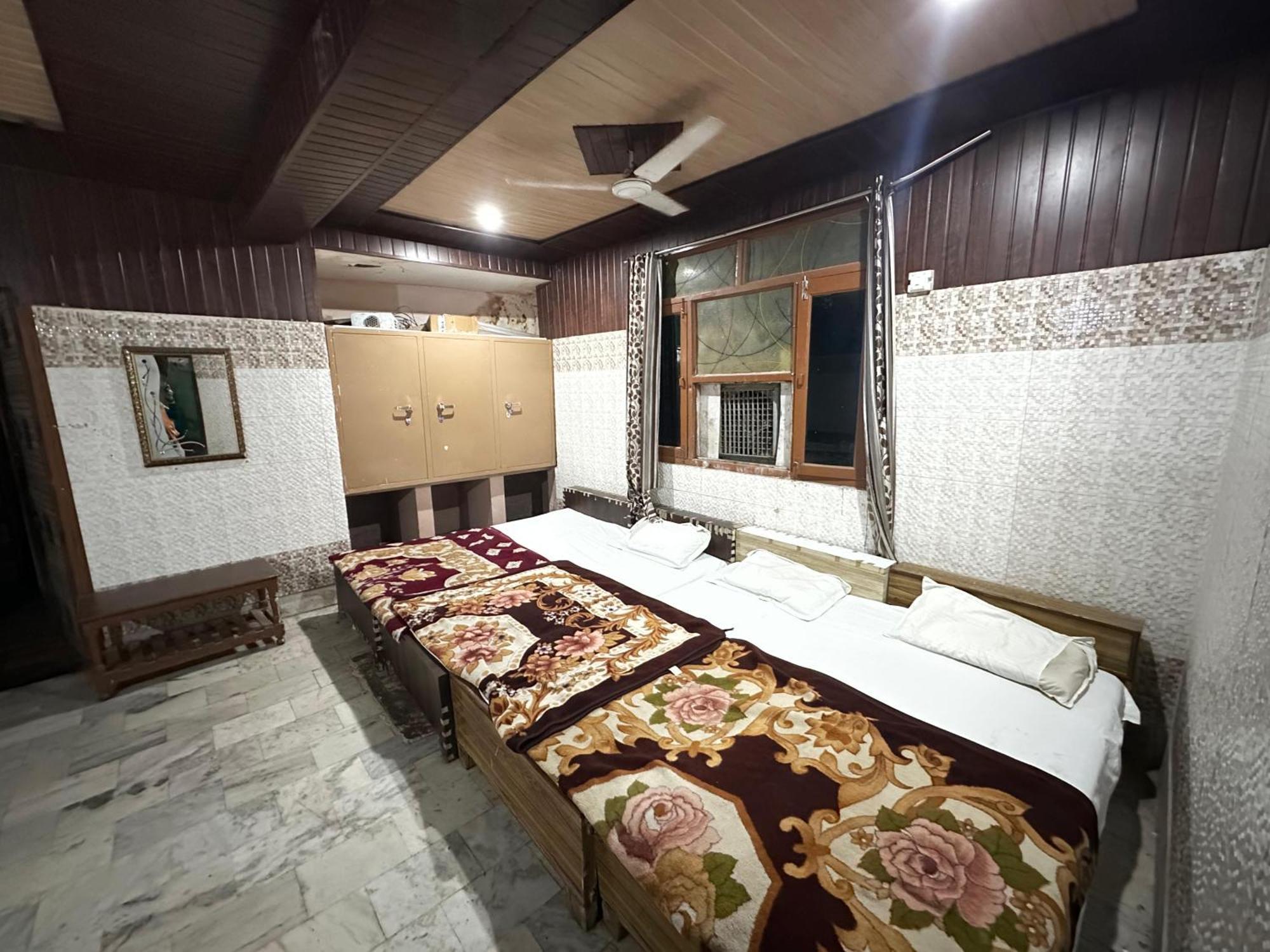 Subhadra Guest House Mathura Exteriör bild